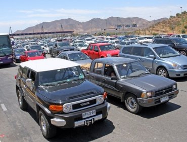 Cambio de veraneantes genera gran congestión en distintas rutas de salida de Santiago