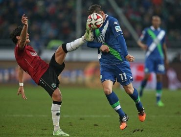 Hannover 96 de Miiko Albornoz cayó ante Schalke 04 por la Bundesliga