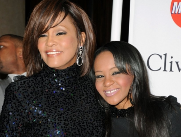 Encuentran a hija de Whitney Houston inconsciente en bañera
