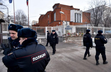 Tiroteo dentro de cafetería en San Petersburgo deja al menos dos muertos