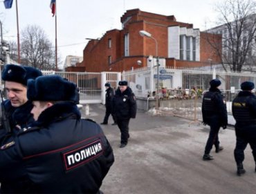 Tiroteo dentro de cafetería en San Petersburgo deja al menos dos muertos