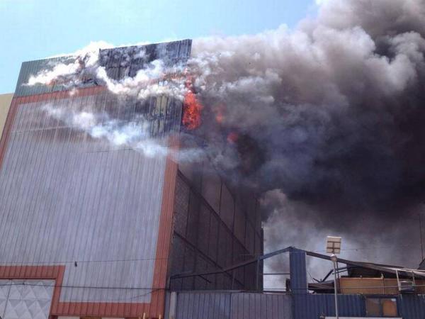 Incendio consumió galpones de la Zona Franca de Iquique