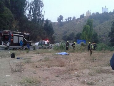 Dos muertos y un vehículo desbarrancado dejó accidente de tránsito en Valparaíso