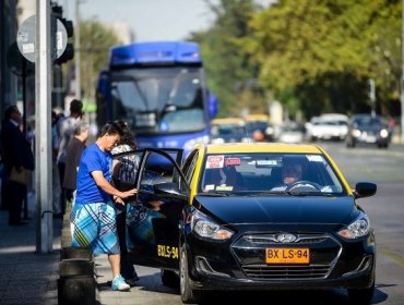 Comenzó a regir baja en tarifas de taxis en la Región Metropolitana