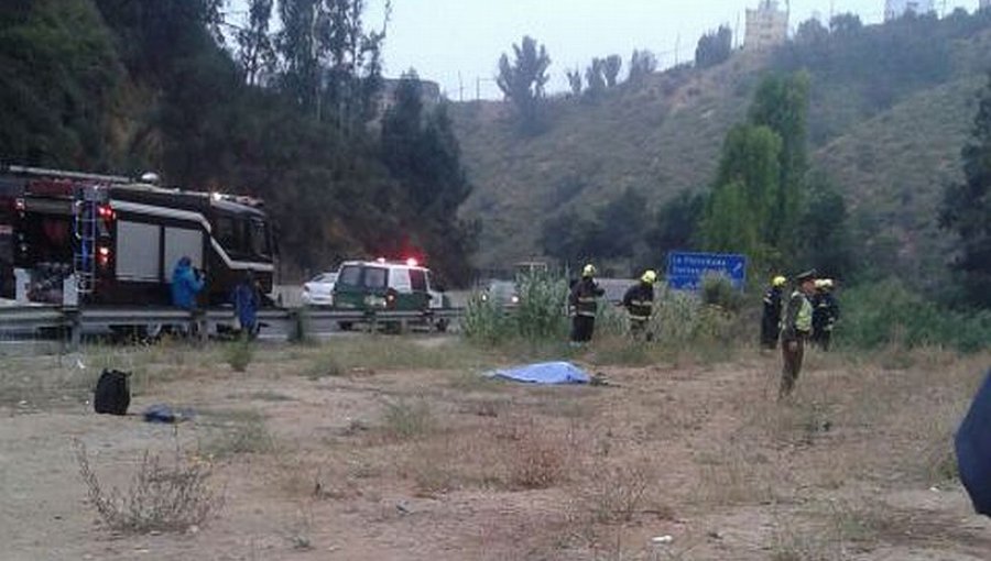 Dos muertos y un vehículo desbarrancado dejó accidente de tránsito en Valparaíso