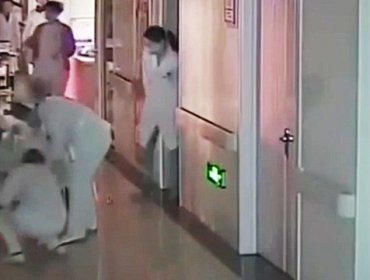 Una mujer dio a luz en una silla de ruedas y su bebé falleció al caer por el descuido de las enfermeras