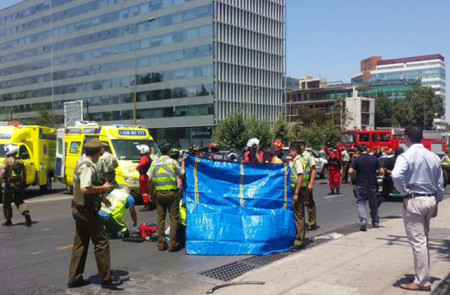 Motorista falleció tras ser impactado por un vehículo en avenida Las Condes con Estoril