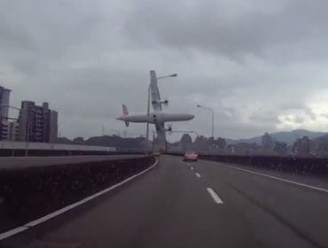 Impactante video registró el momento exacto de la caída del avión en Taiwán