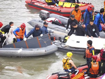 Fatal accidente de avión en Taiwán deja hasta el momento 23 muertos y 20 de desaparecidos