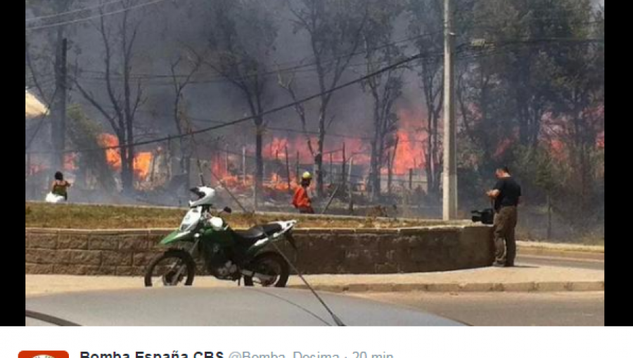 Incendio en mueblería y pastizales genera alarma en Machalí