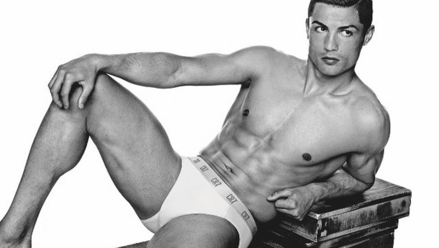 A Cristiano Ronaldo le encantan los calzoncillos rosas