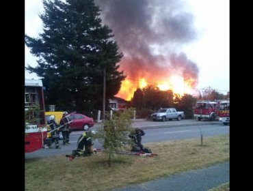 Al menos dos inmuebles fueron destruidos por incendio en la ciudad de Puerto Montt