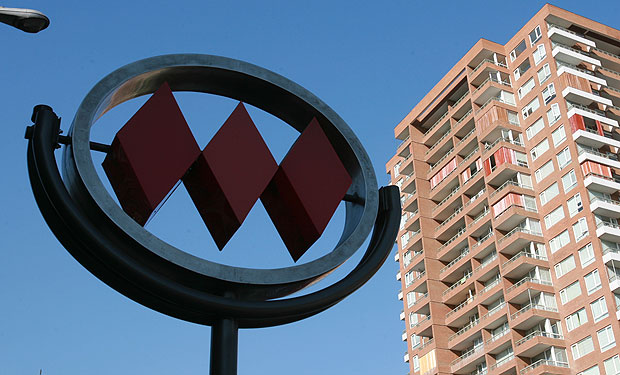 Trabajadores de obras del Metro acusan a empresa de quebrar mesa de negociaciones y advierten nuevas protestas