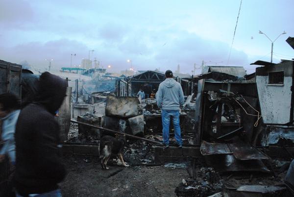 Violento incendio consumió más de 18 locales de Terminal Pesquero en Coquimbo