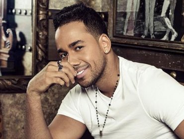 A Romeo Santos no le importa que sus fans le toqueteen