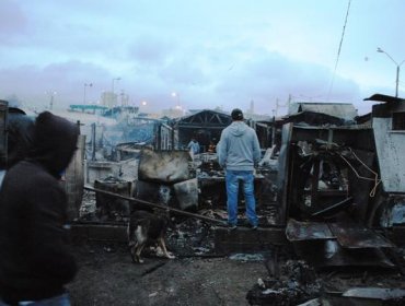 Violento incendio consumió más de 18 locales de Terminal Pesquero en Coquimbo