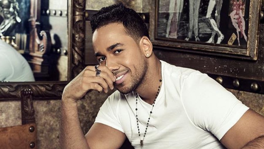 A Romeo Santos no le importa que sus fans le toqueteen