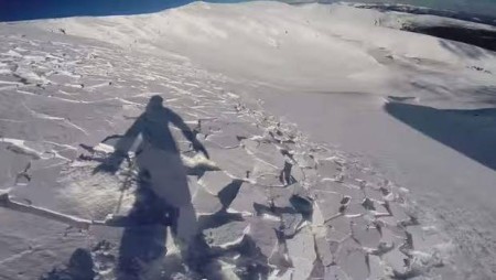 Joven snowboarder registró con su GoPro cómo era arrastrado por una fuerte avalancha