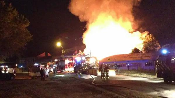 Incendio destruye emblemático liceo de la ciudad de Osorno