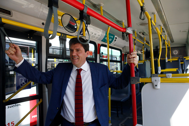 Ministro de Transportes advierte que esa repartición no tiene injerencia en conflicto de trabajadores del Metro