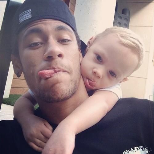 Neymar y su hijo se hacen socios del Barça