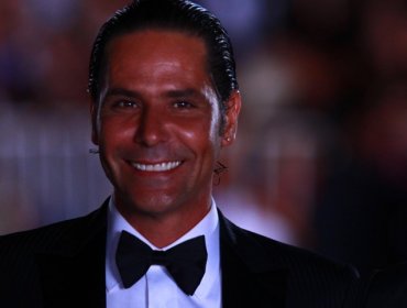 Foto: Así fue el beso de Juan Falcón con otro hombre