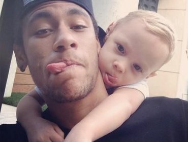 Neymar y su hijo se hacen socios del Barça