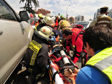 Mujer resultó herida en choque de cuatro vehículos en Manquehue con Apoquindo