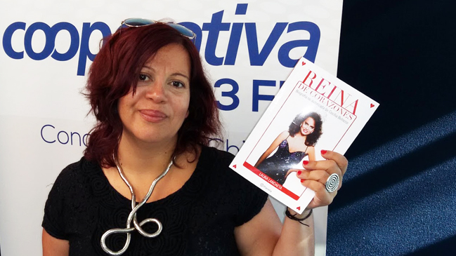 Autora de biografía no autorizada de Cecilia Bolocco responde a amenazas de demanda