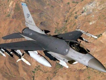 Aviones militares emiratíes llegan a Jordania para apoyar lucha contra el EI