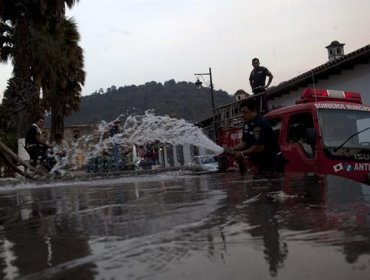 Lluvia de ceniza de volcán de Fuego provoca cierre de aeropuerto de Guatemala