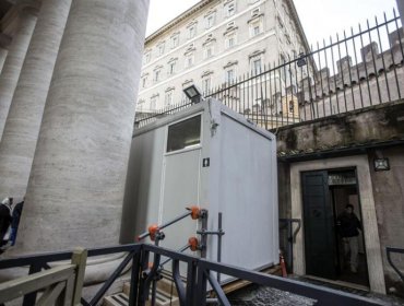 El Vaticano ya tiene lista una barbería y duchas para los vagabundos