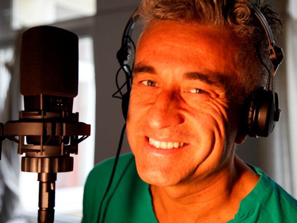 Jorge González causó sorpresa en aeropuerto de Concepción después de ser dado de alta