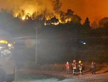 Continúa descontrolado incendio forestal en Laraquete