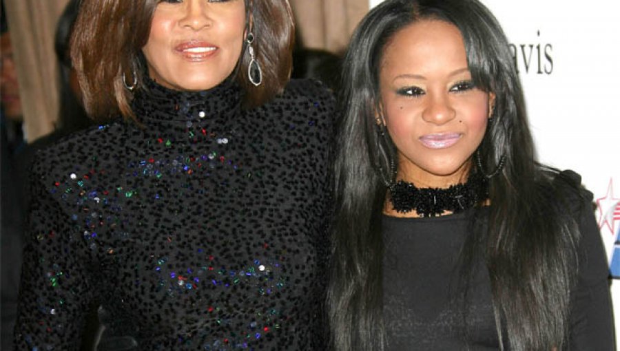 Bobbi Kristina Brown será desconectada el mismo día en que su madre Whitney Houston cumple 3 años de muerte
