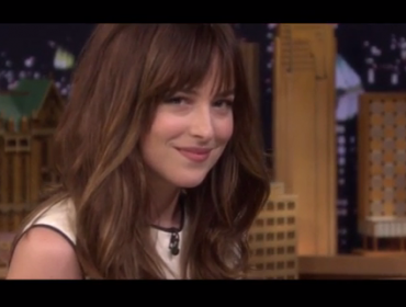 Video: Protagonista de 50 sombras de Grey demuestra que todo puede sonar sexy