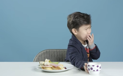 Mira las divertidas reacciones de niños americanos probando desayunos de otros países del mundo