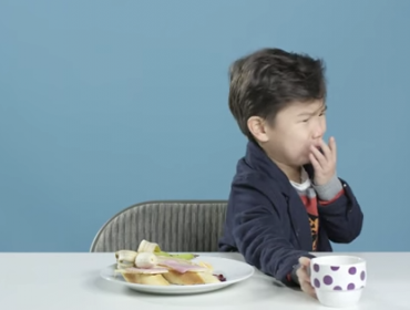 Mira las divertidas reacciones de niños americanos probando desayunos de otros países del mundo