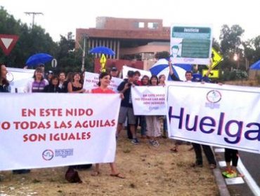 Profesores del colegio Nido de Águilas protestan por discriminación en el pago de remuneraciones