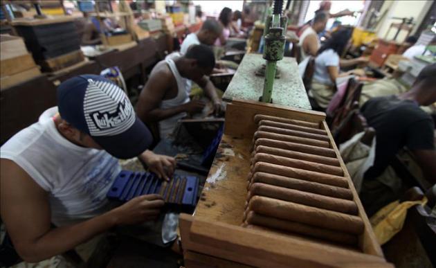 EE.UU. permitirá importar algunos productos del sector privado de Cuba