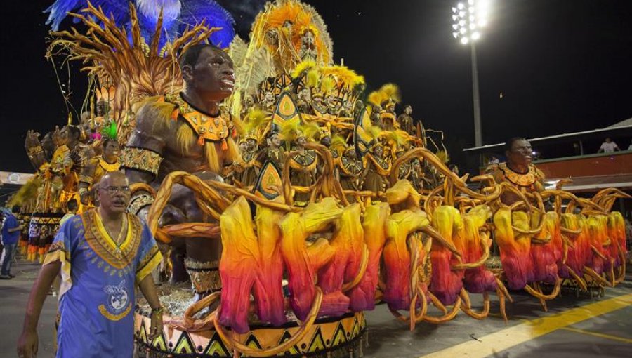 El carnaval hierve en las calles de todo Brasil