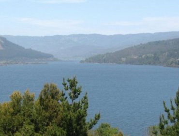 Encuentran cadáver de hombre de 31 años, flotando en el lago Lleu Lleu