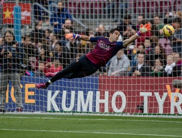 Claudio Bravo entregó invicto su arco en goleada de FC Barcelona sobre Levante