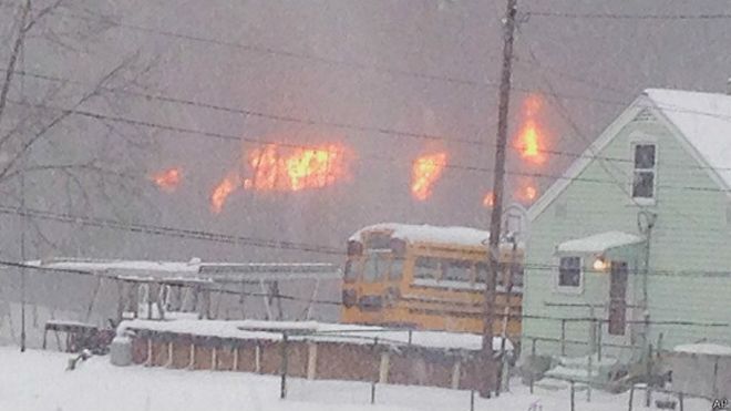 Medio millar de evacuados en EEUU por incendio en tren cargado de petróleo