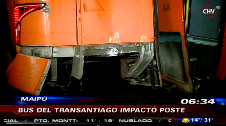 Bus del Transantiago chocó contra poste en la comuna de Maipú