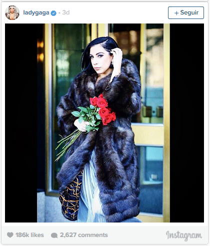 Lady Gaga sorprendió con un look extremadamente elegante