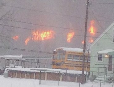 Medio millar de evacuados en EEUU por incendio en tren cargado de petróleo