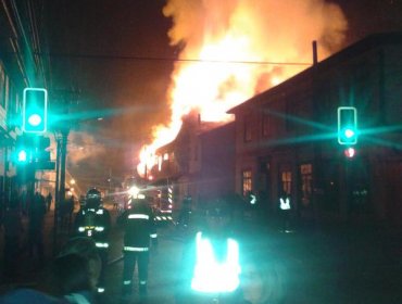 Incendio destruyó supermercado, casas y terminal de buses en Cañete