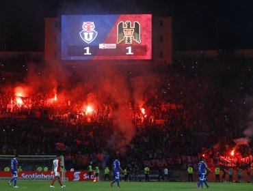 Universidad de Chile evaluará vender sólo a abonados si se repiten bengalas de hinchas