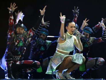 Katy Perry despliega su música y fuegos artificiales en Barcelona